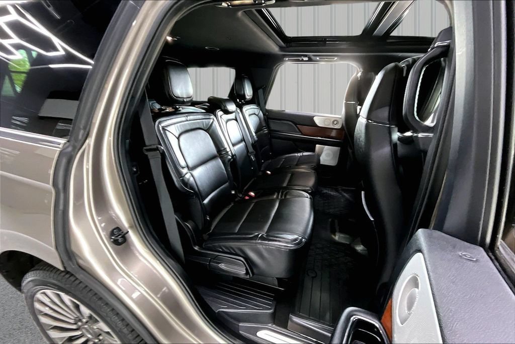 Used 2019 Lincoln Navigator Reserve AWD/4WD image 27
