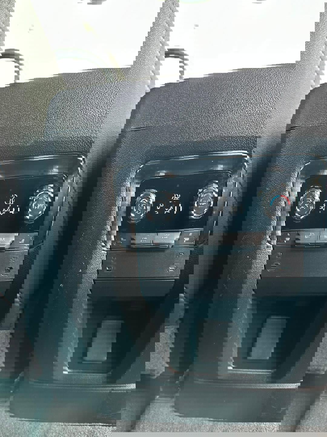 Certified 2025 Chevrolet Suburban Premier image 43