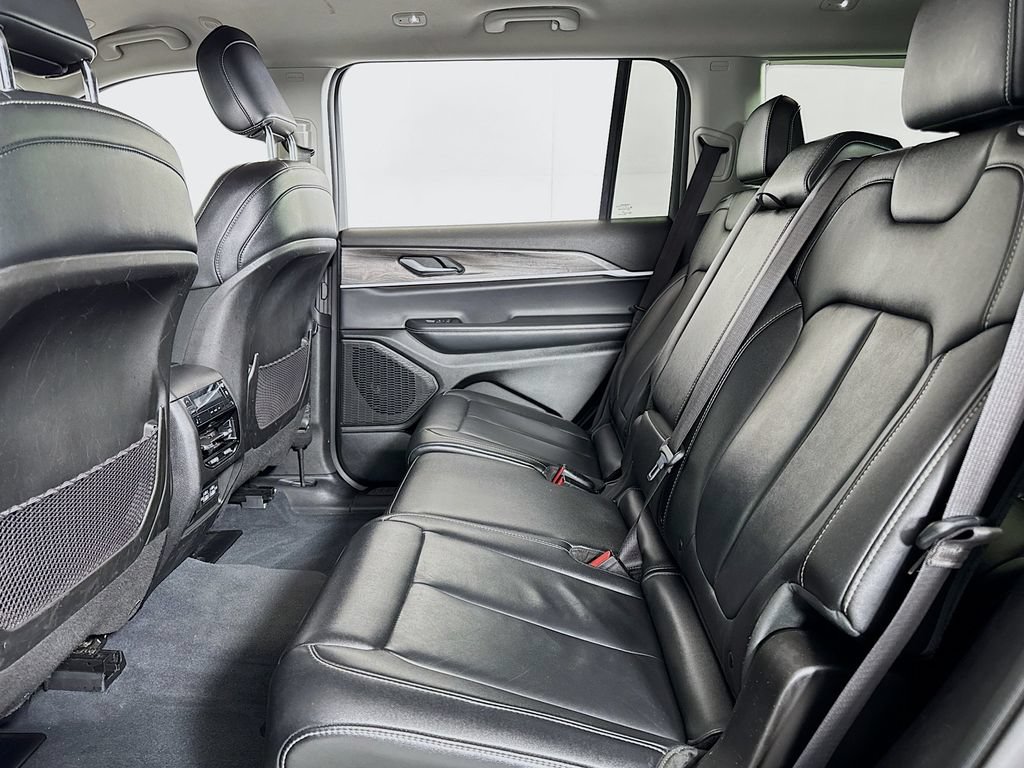 Used 2023 Jeep Grand Cherokee L Limited AWD/4WD image 11