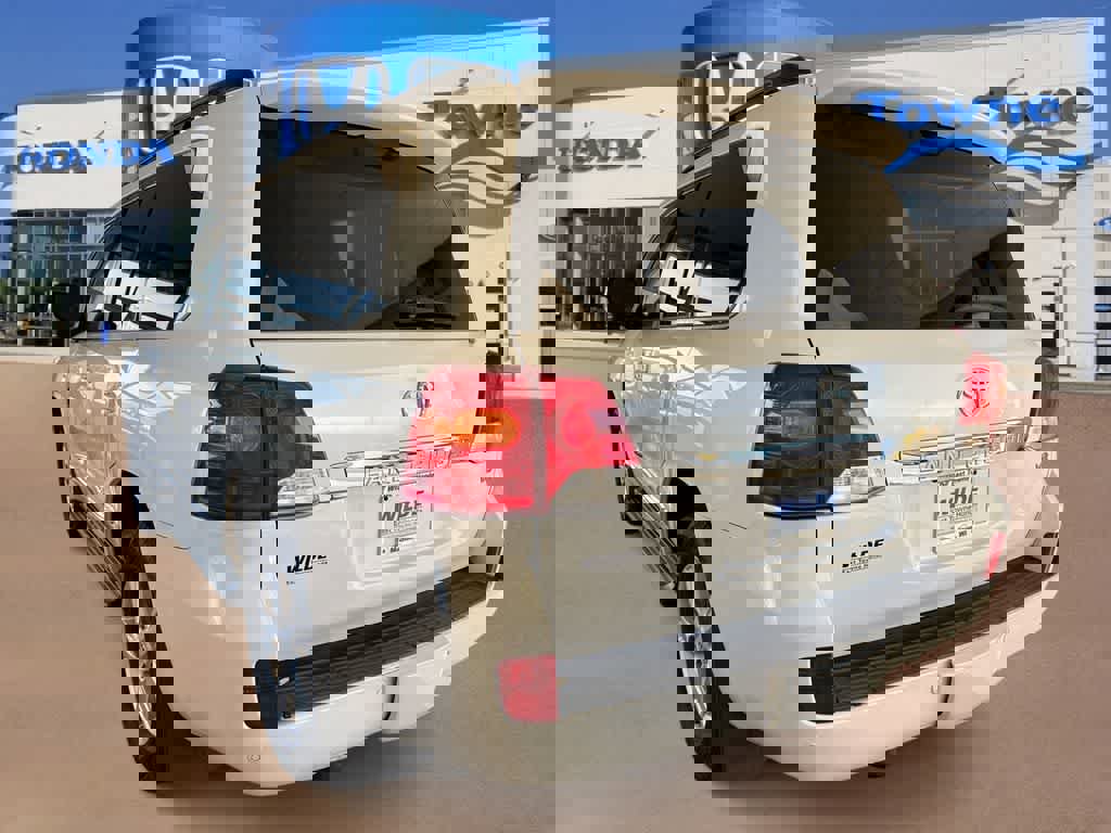 Used 2015 Toyota Land Cruiser image 6