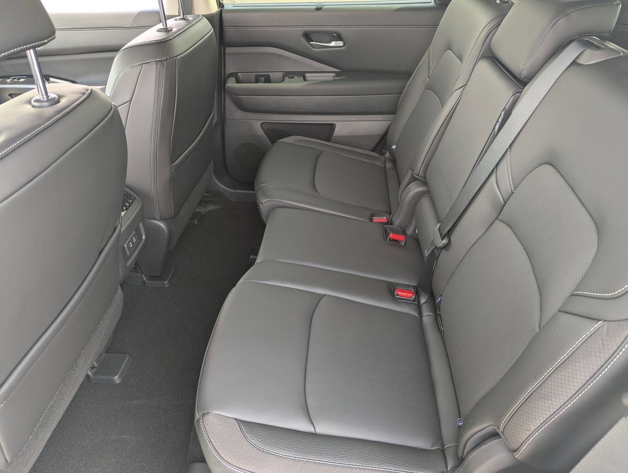 New 2026 Nissan Pathfinder SL w/ SL Premium Package (P04) FWD image 29