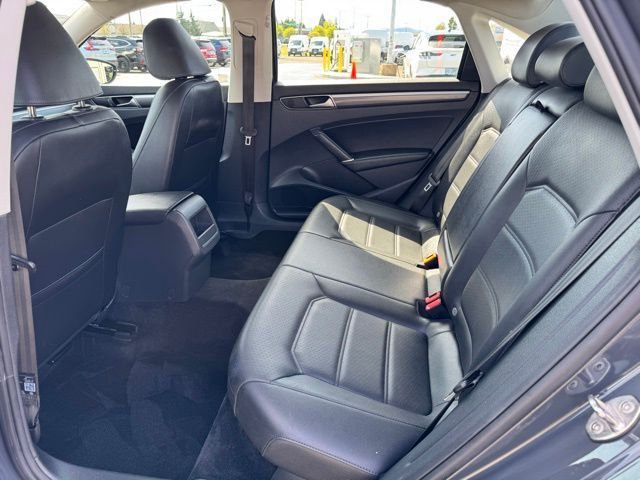 Used 2018 Volkswagen Passat 2.0T R-Line FWD image 24