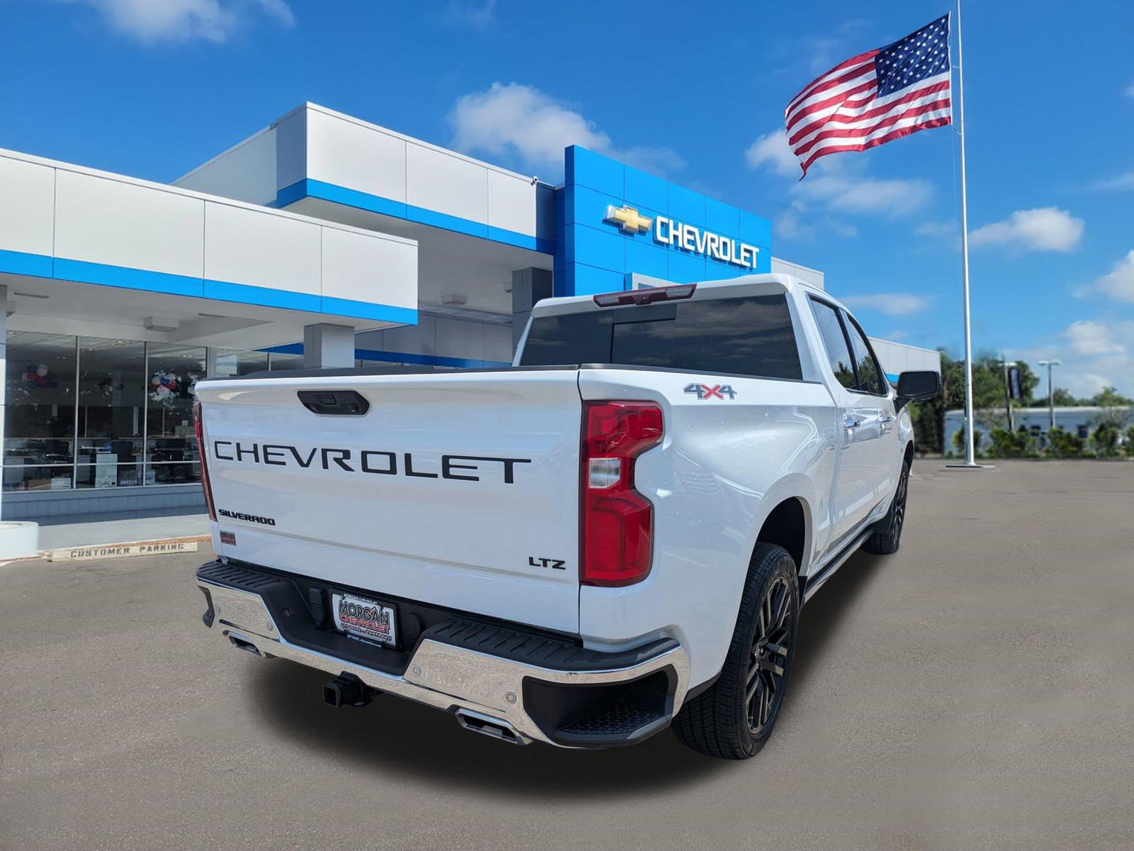 Used 2024 Chevrolet Silverado 1500 LTZ w/ Technology Package AWD/4WD image 3