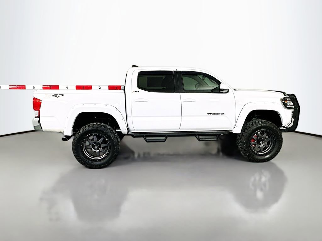 Used 2017 Toyota Tacoma SR5 w/ Tow Package AWD/4WD image 8
