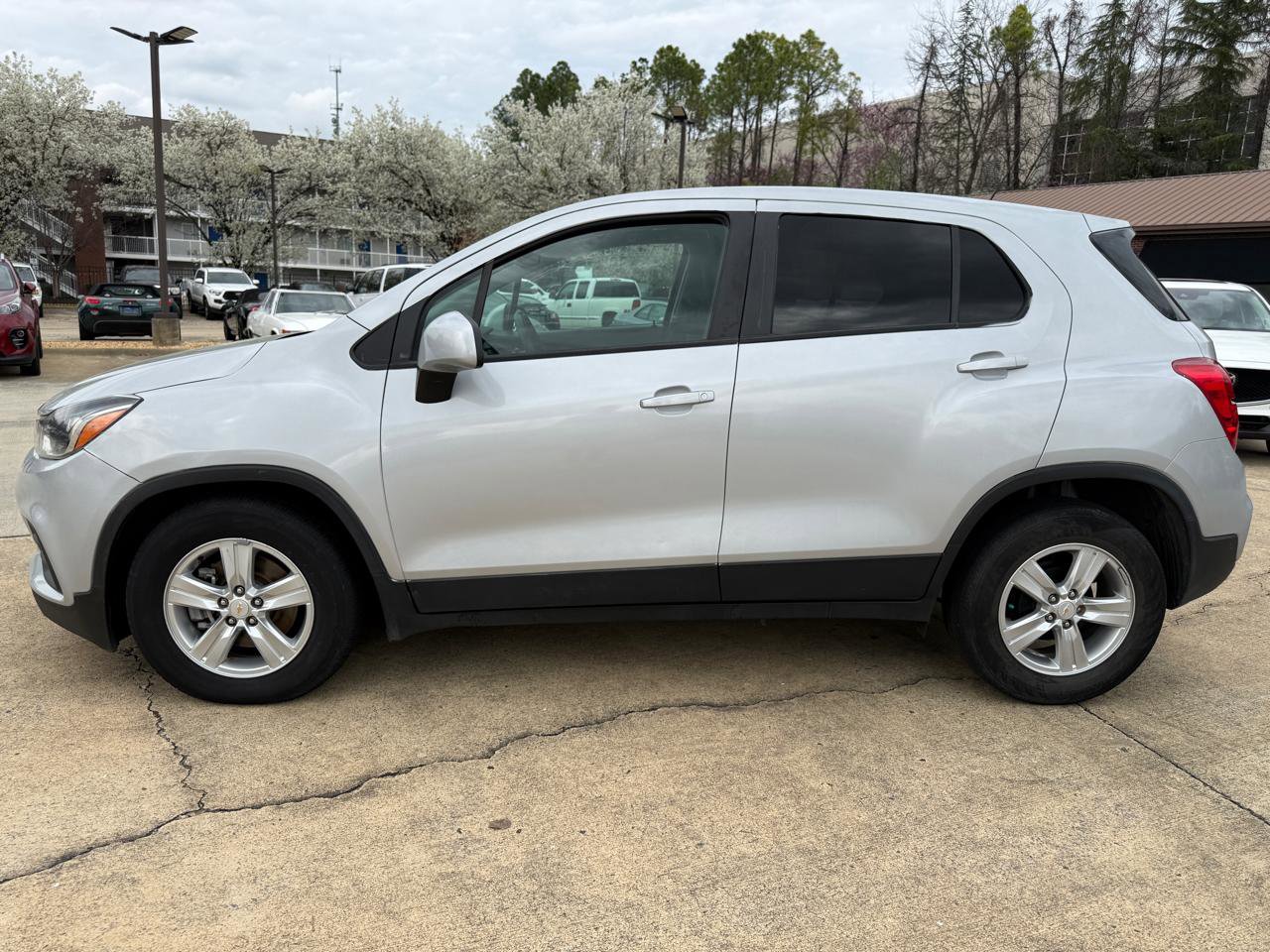 Used 2022 Chevrolet Trax LS w/ Tint and Cruise Package FWD image 3