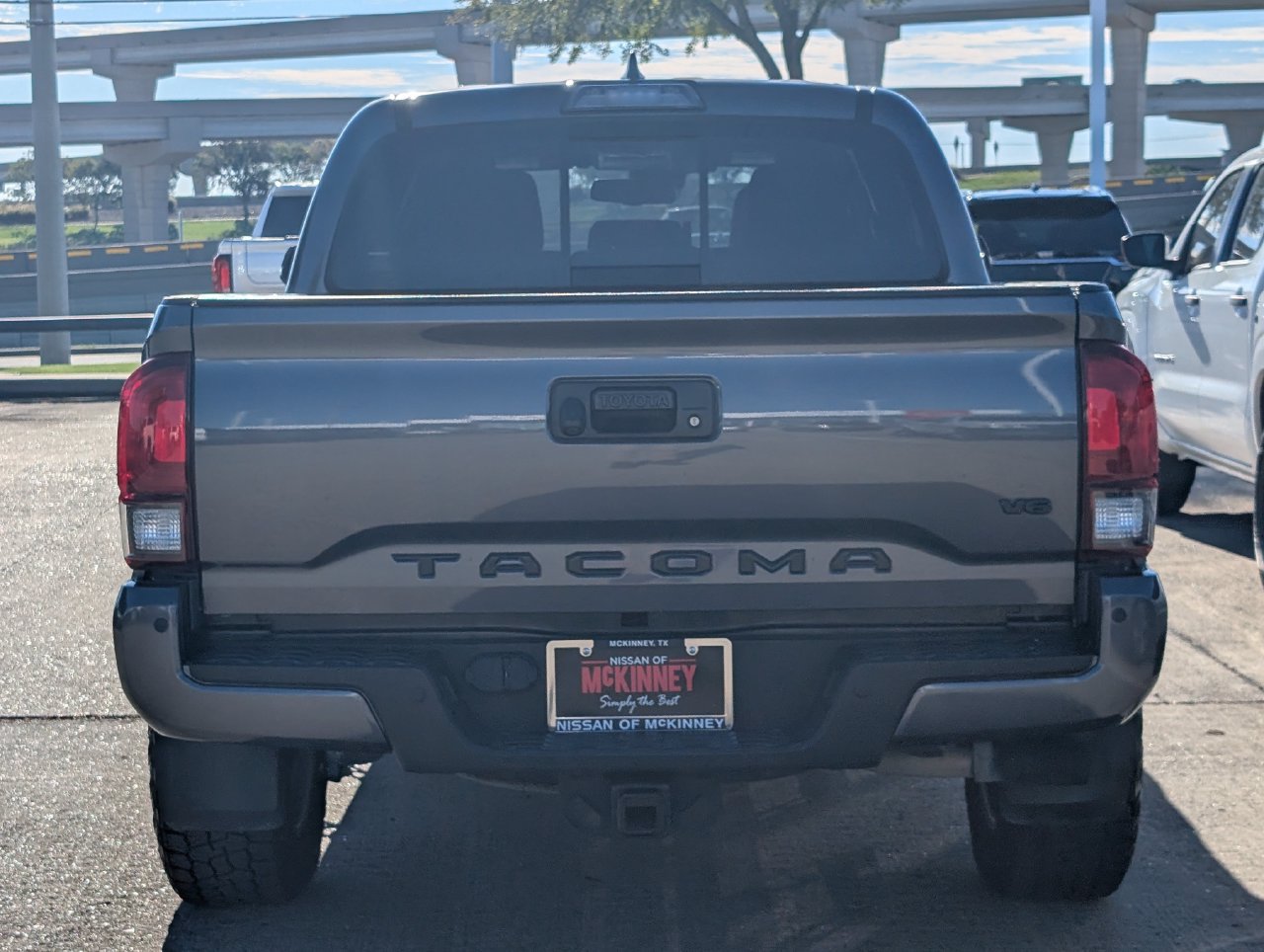 Used 2018 Toyota Tacoma TRD Sport w/ Technology Package RWD image 5