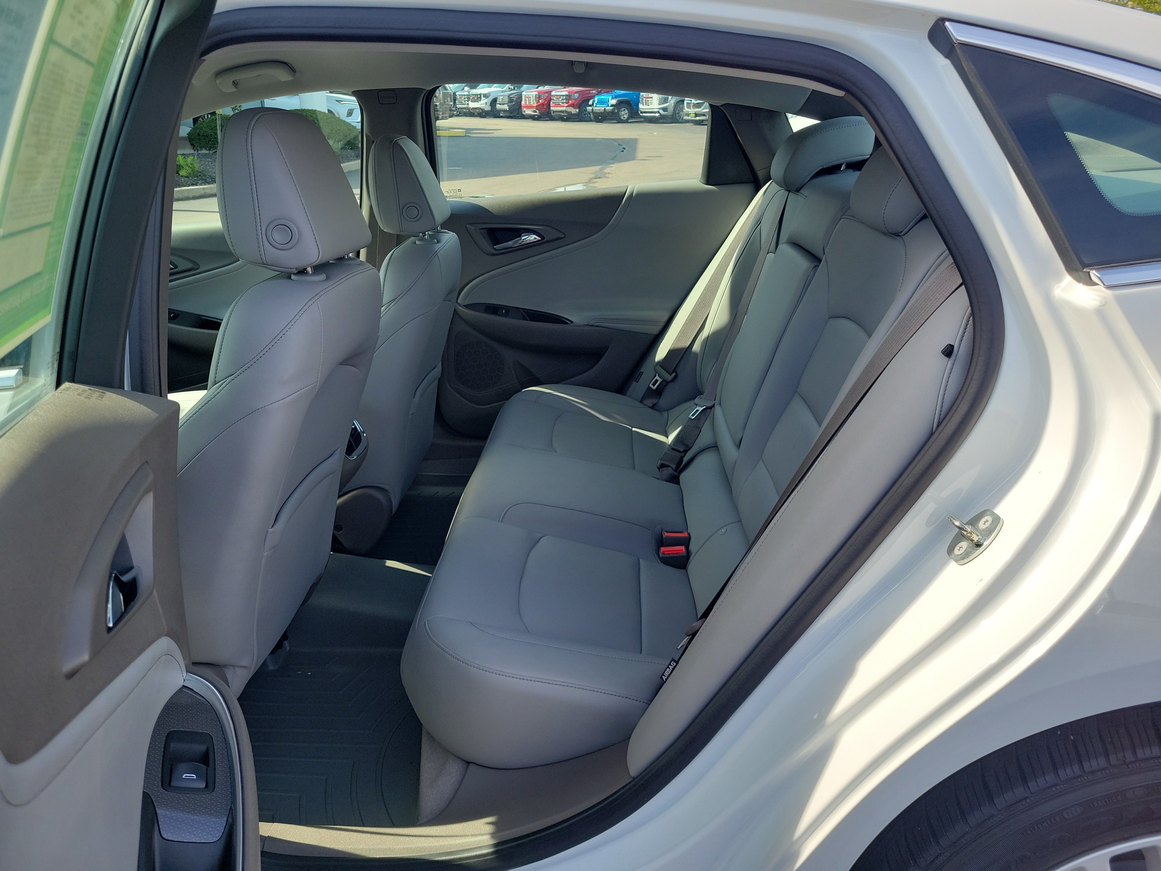 Used 2018 Chevrolet Malibu LT w/ Leather Package FWD image 11