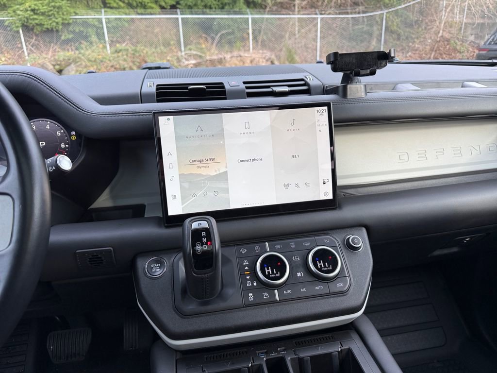 Used 2023 Land Rover Defender 130 X-Dynamic SE image 15