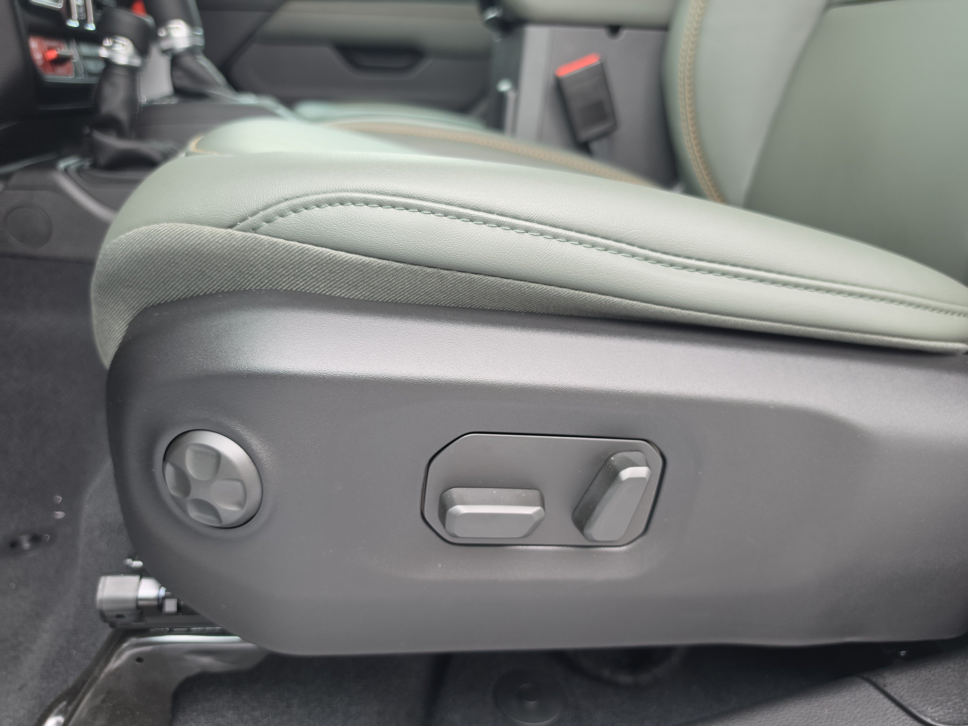 New 2026 Jeep Gladiator Mojave w/ Steel Bumper Group AWD/4WD image 14