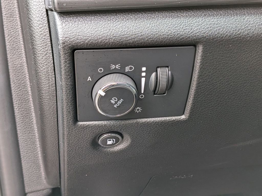Used 2022 Jeep Grand Cherokee Laredo X image 14