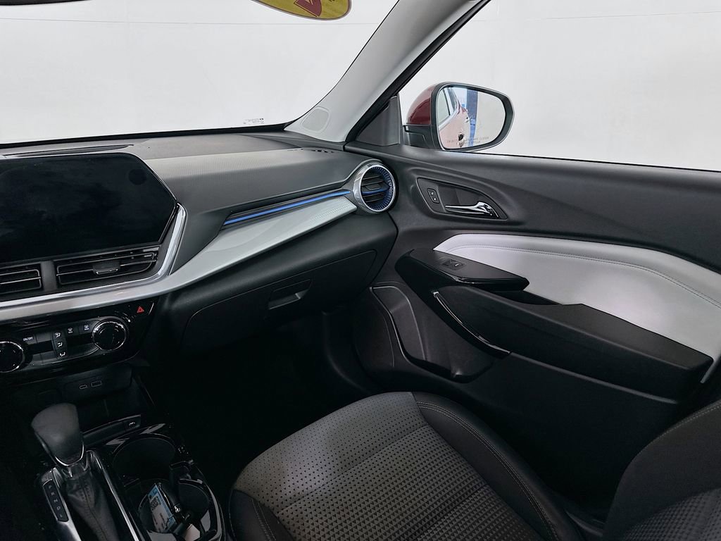 Used 2024 Chevrolet Trax LT image 29