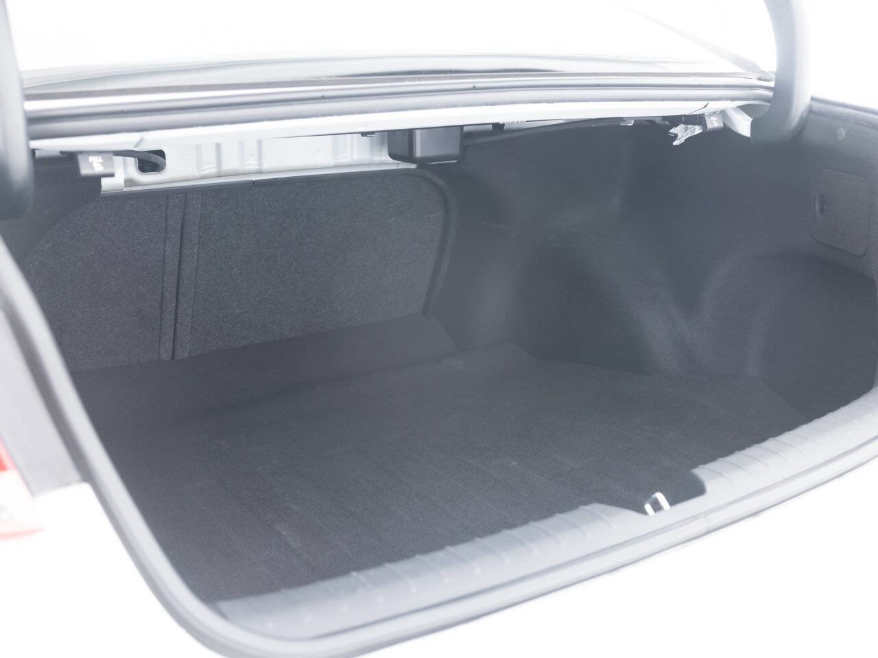 Used 2020 Kia Optima LX image 39