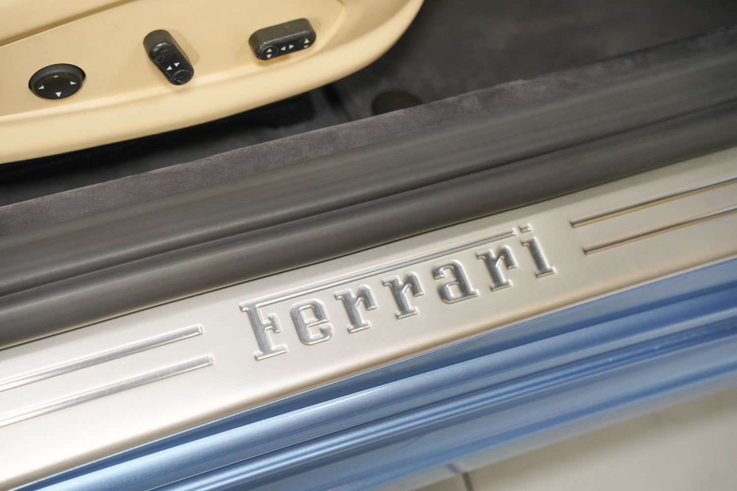 Used 2012 Ferrari California RWD image 33