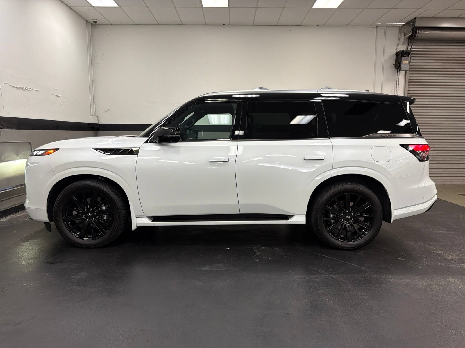 Used 2025 INFINITI QX80 Autograph w/ Autograph Exterior Package AWD/4WD image 8