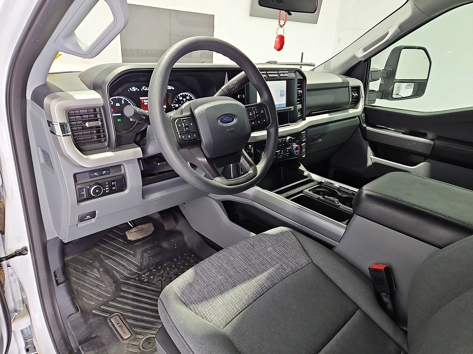 Used 2024 Ford F250 XLT w/ FX4 Off-Road Package AWD/4WD image 11