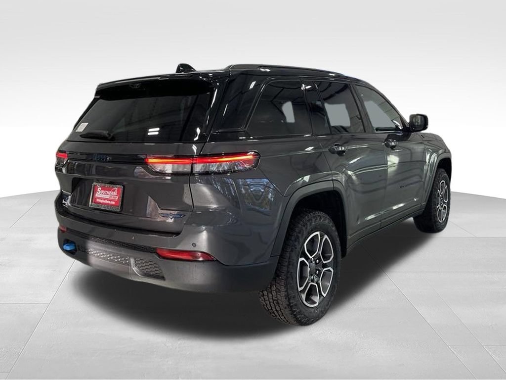 New 2024 Jeep Grand Cherokee Trailhawk w/ Advanced Protech Group II AWD/4WD image 5
