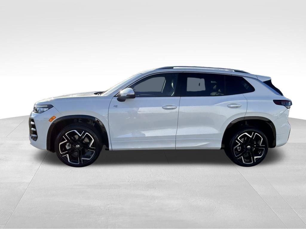 Used 2026 Volkswagen Tiguan SEL R-Line image 2