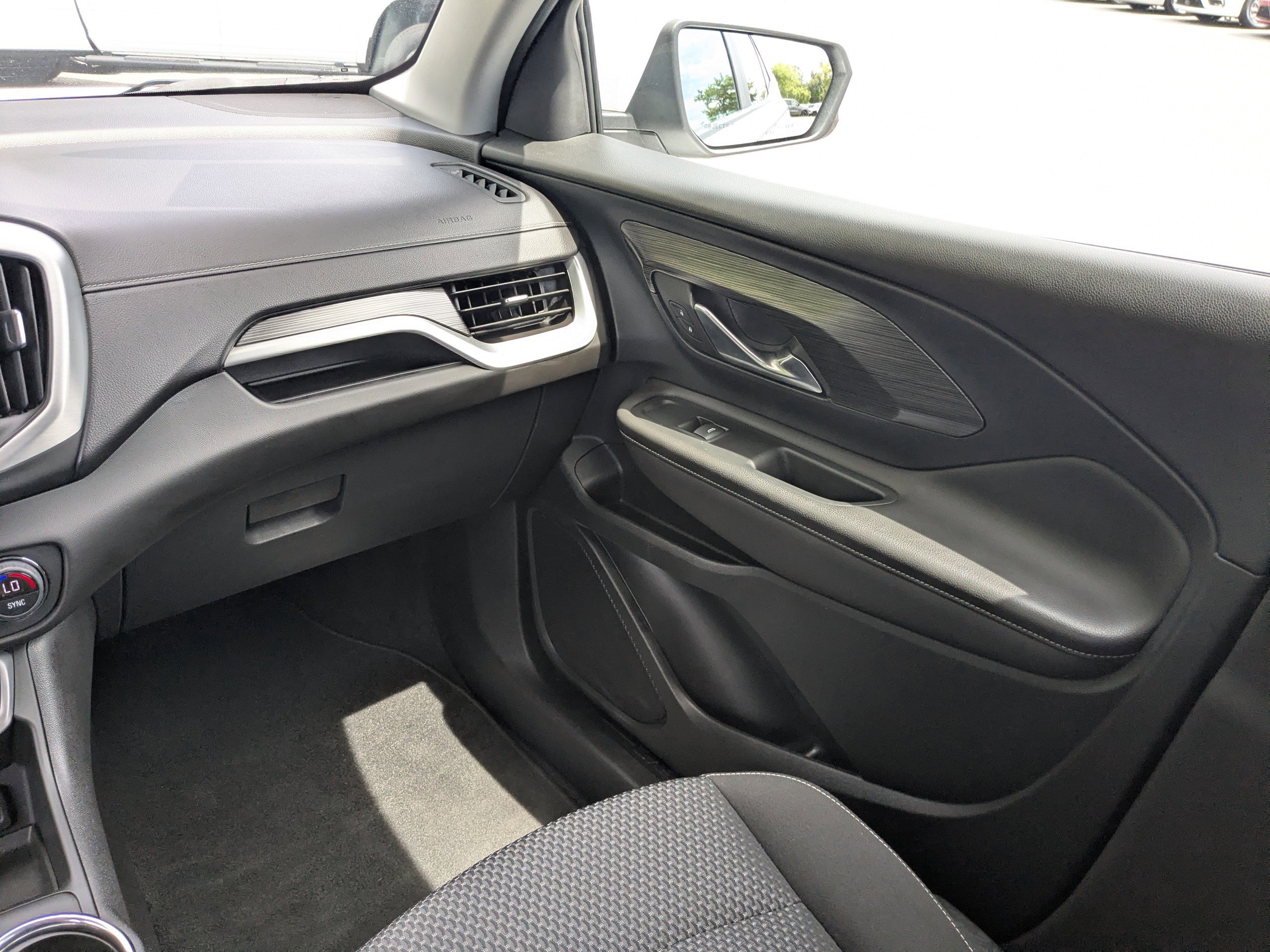 Used 2023 GMC Terrain SLE w/ Driver Convenience Package image 16