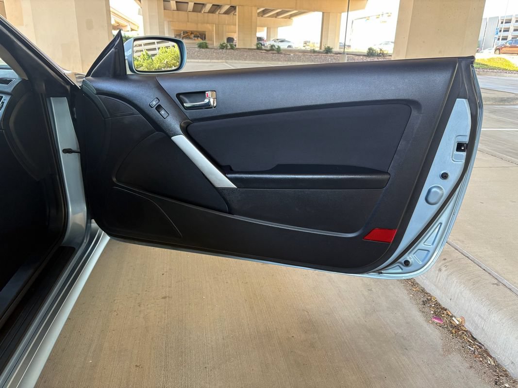 Used 2010 Hyundai Genesis 2.0T RWD image 23