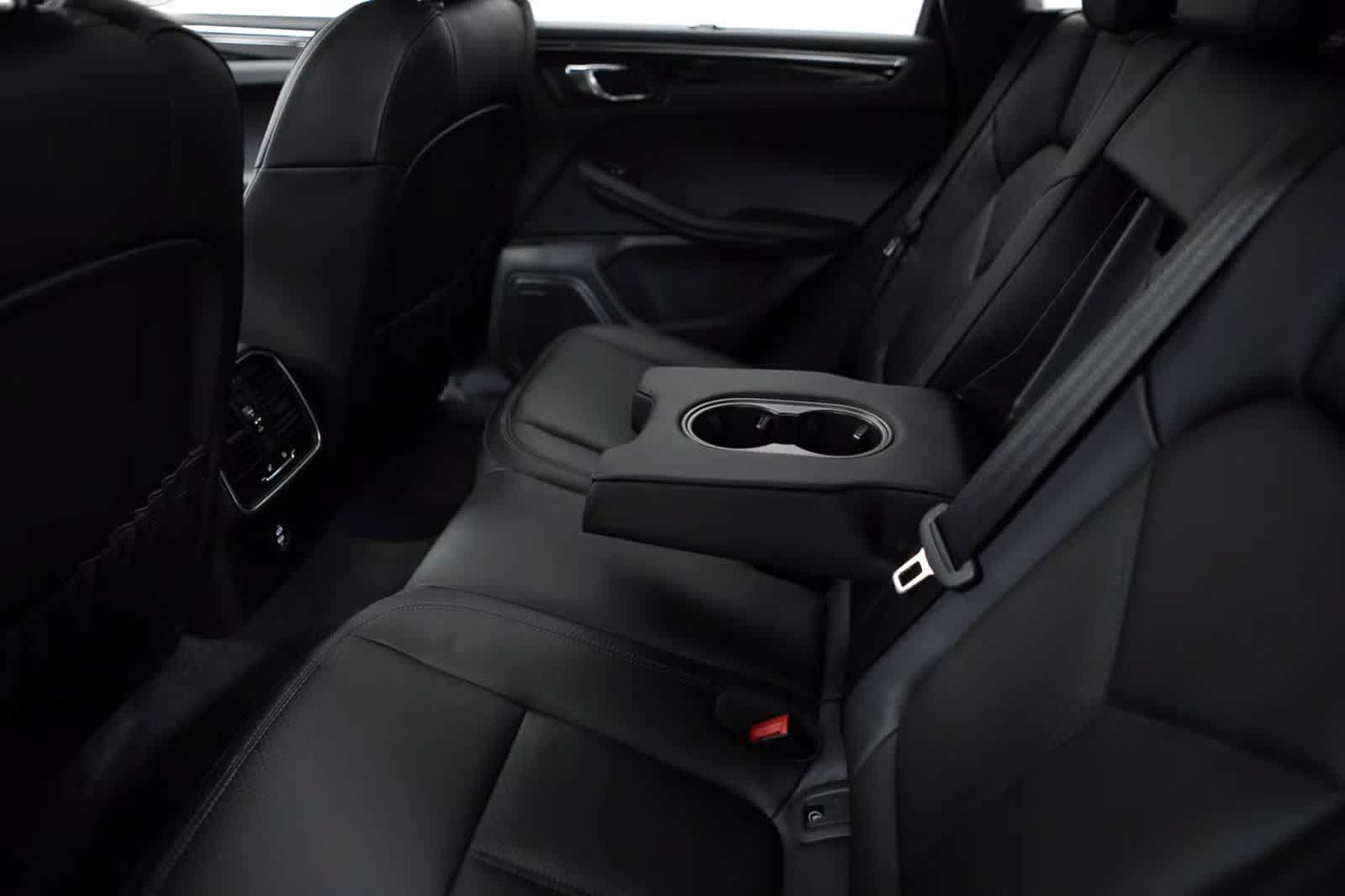 Certified 2026 Porsche Macan AWD/4WD image 34