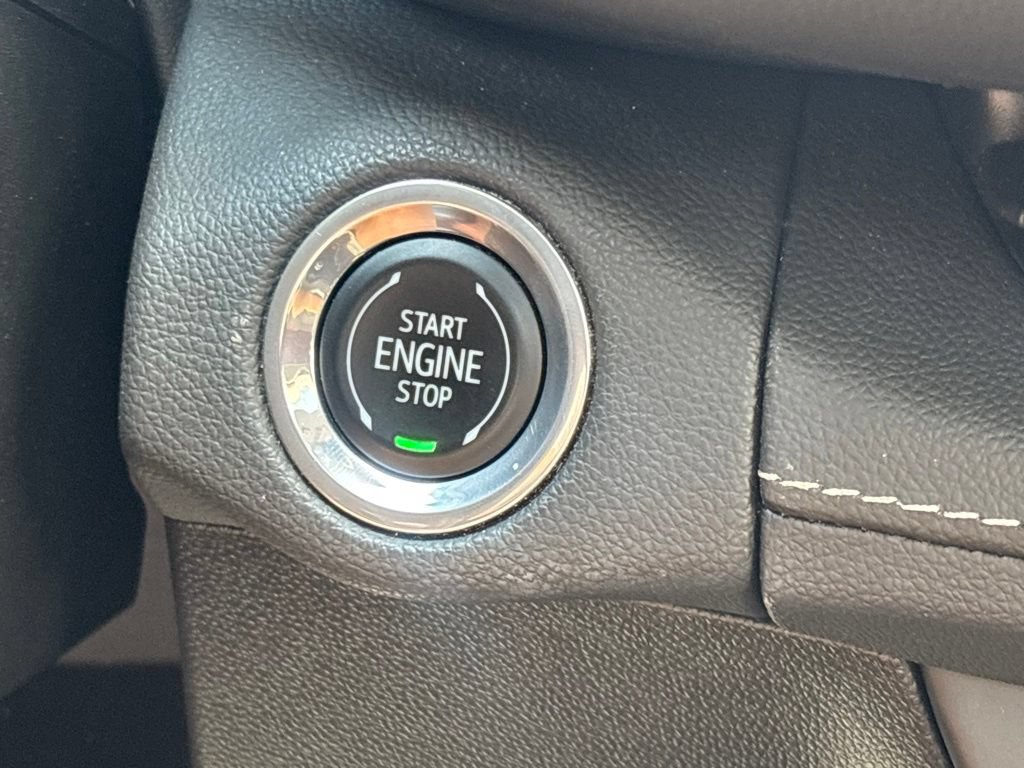 Used 2023 Buick Envision Avenir FWD image 19