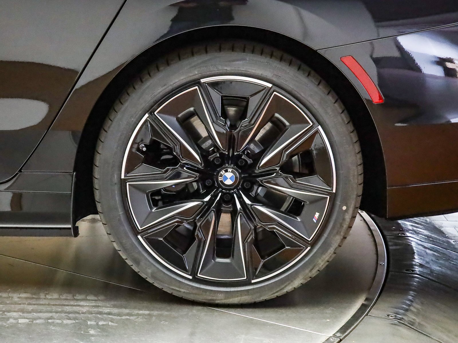 New 2026 BMW i7 eDrive50 w/ M Sport Package image 11