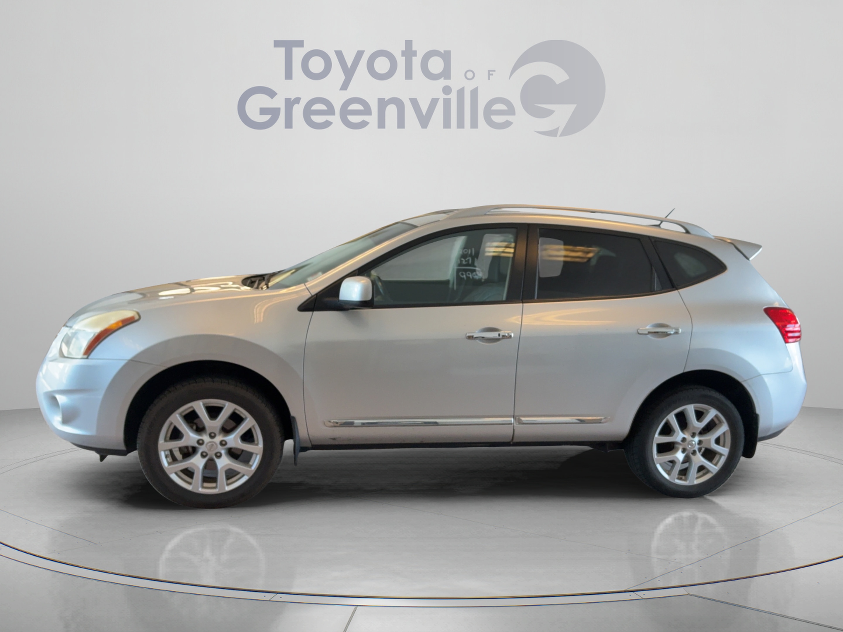 Used 2011 Nissan Rogue SV w/ SL Pkg AWD/4WD image 2