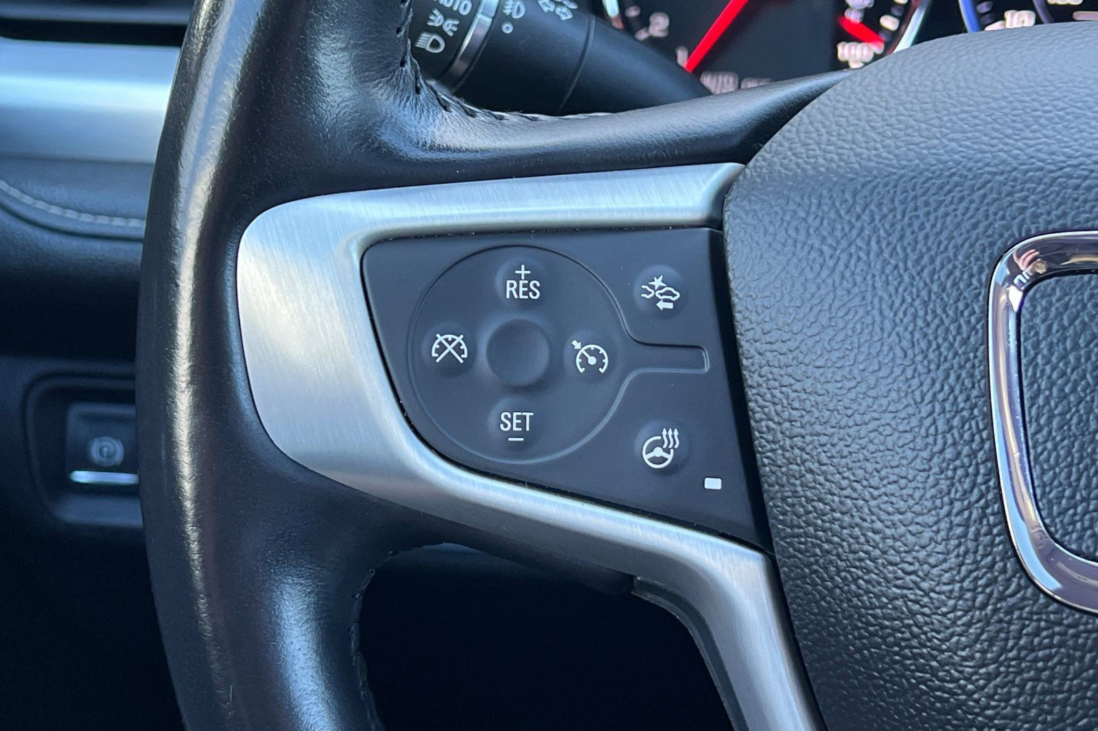 Used 2021 GMC Acadia SLT w/ Technology Package AWD/4WD image 37