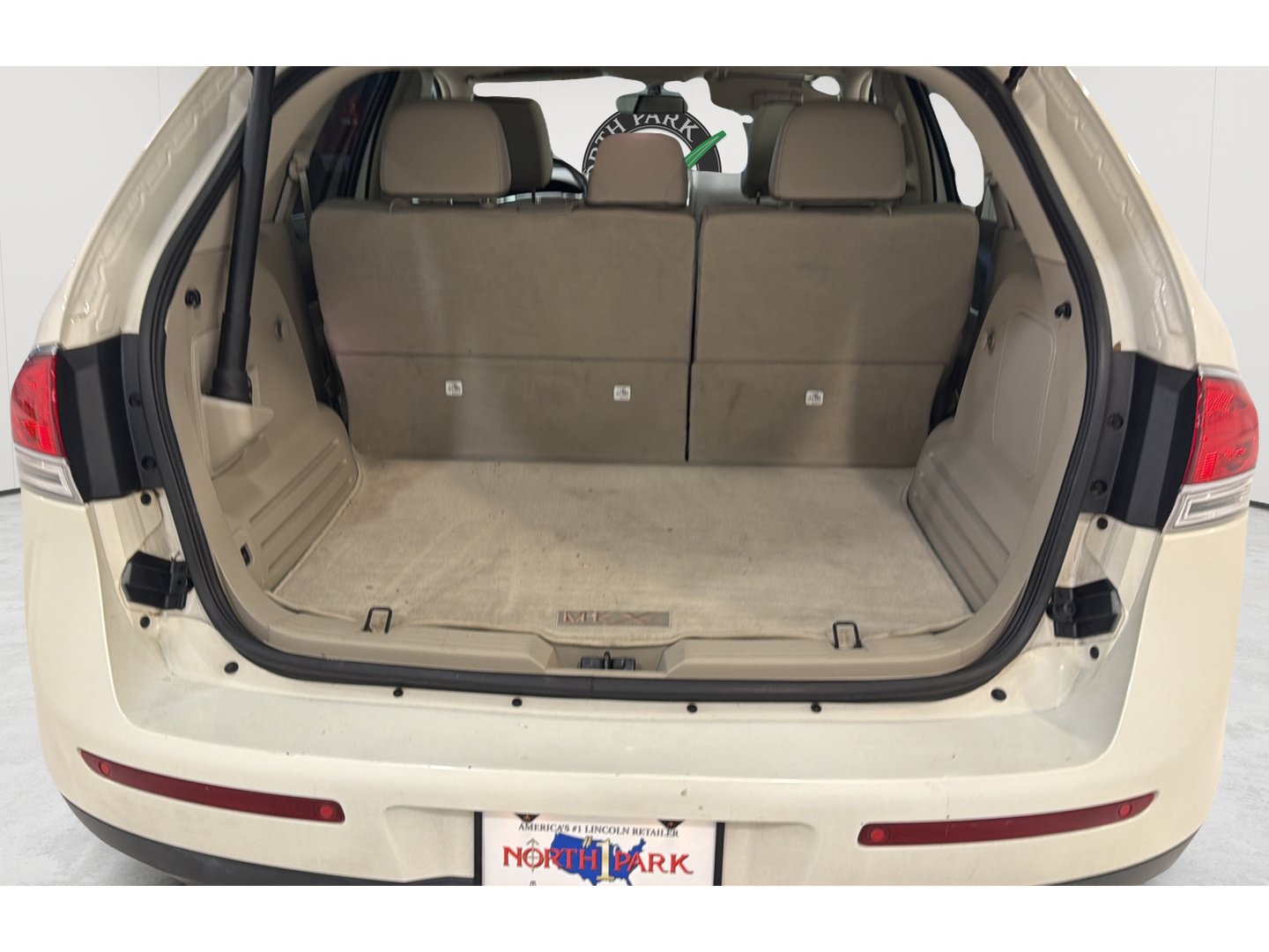 Used 2012 Lincoln MKX FWD image 23