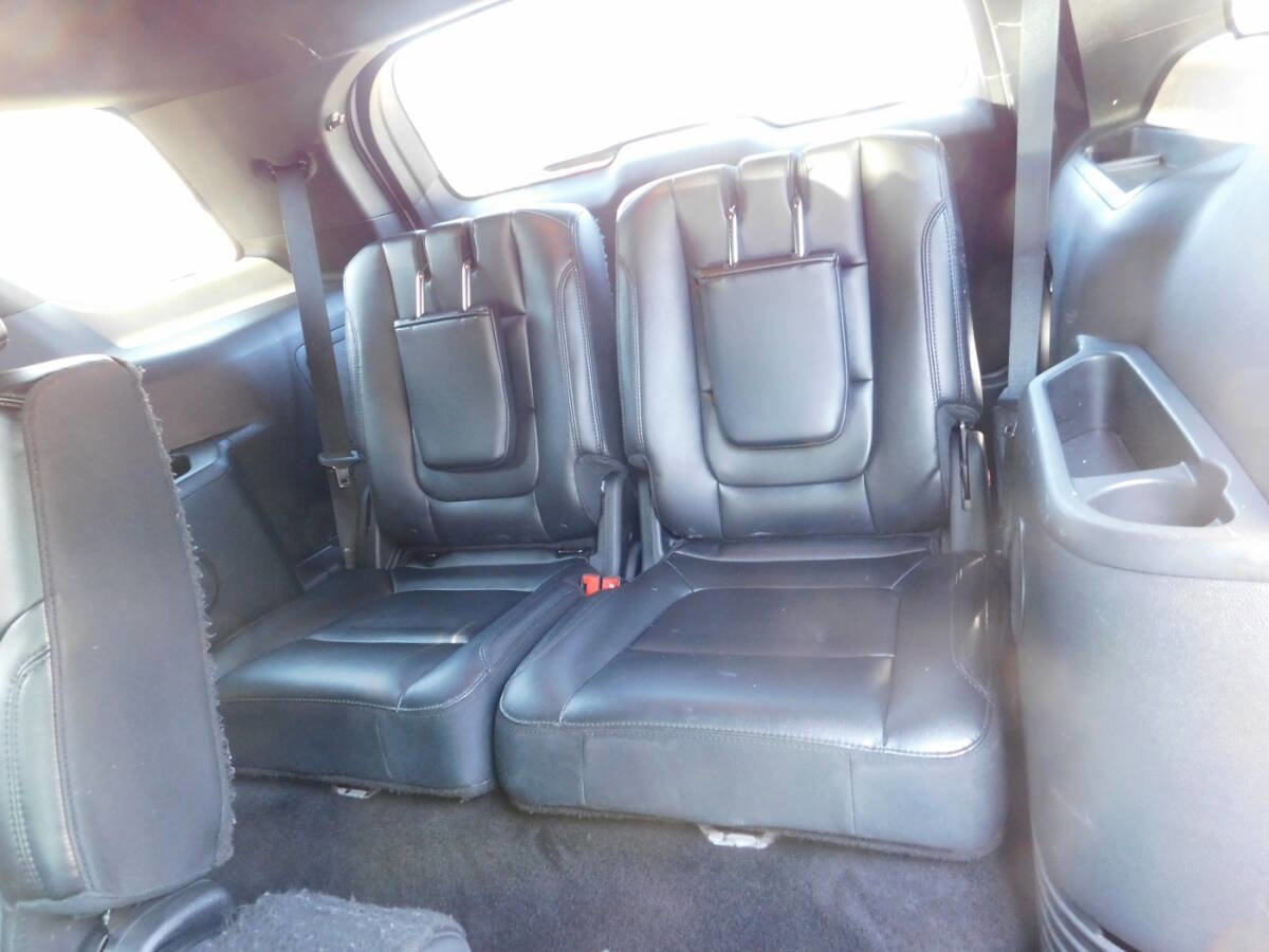 Used 2017 Ford Explorer XLT w/ Equipment Group 202A image 7