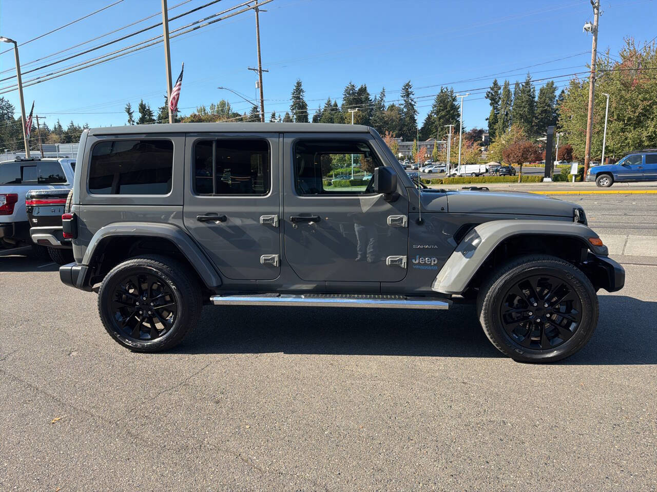 Used 2021 Jeep Wrangler Unlimited Sahara w/ Cold Weather Group image 13