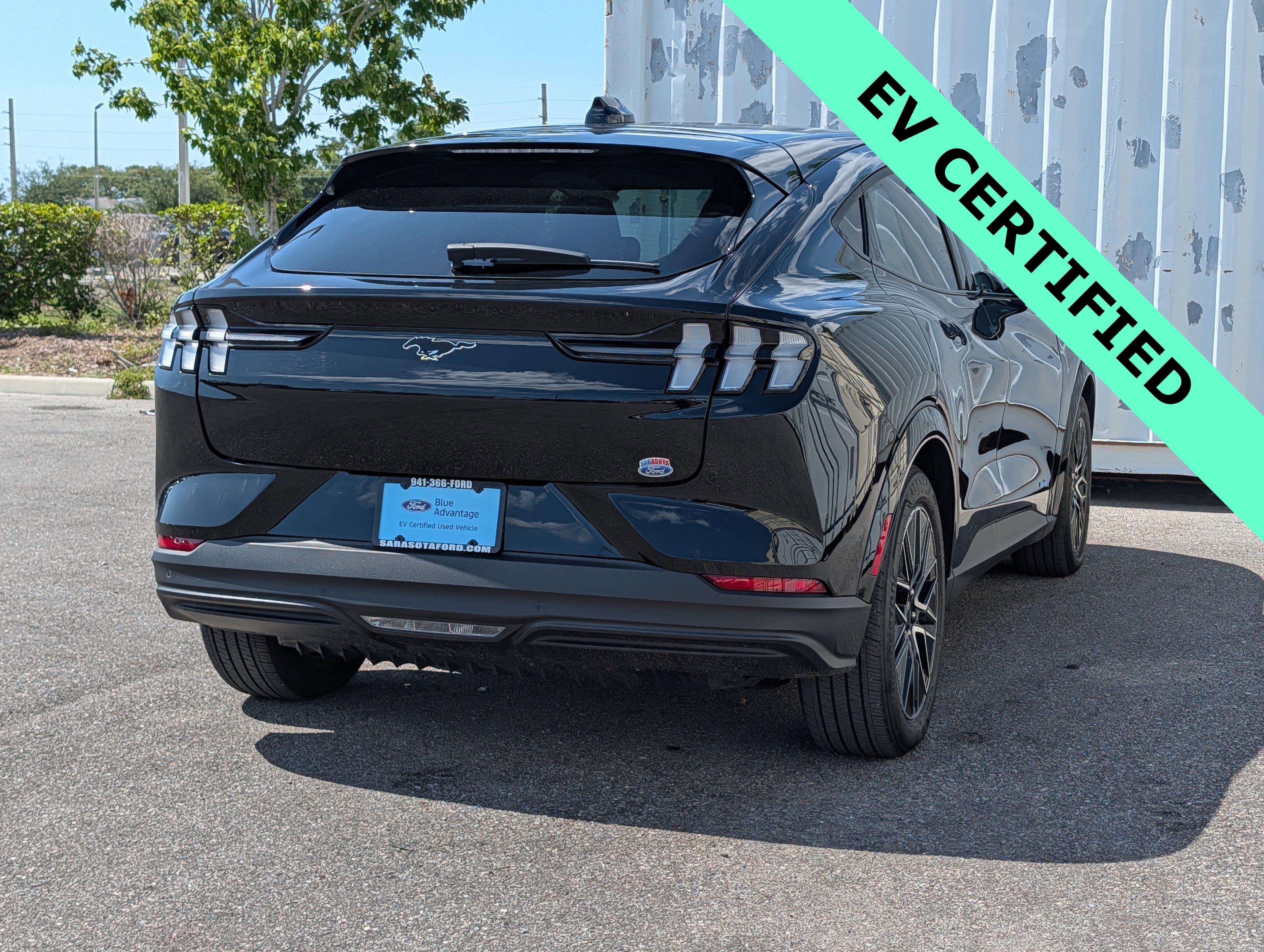 Certified 2025 Ford Mustang Mach-E Premium AWD/4WD image 4