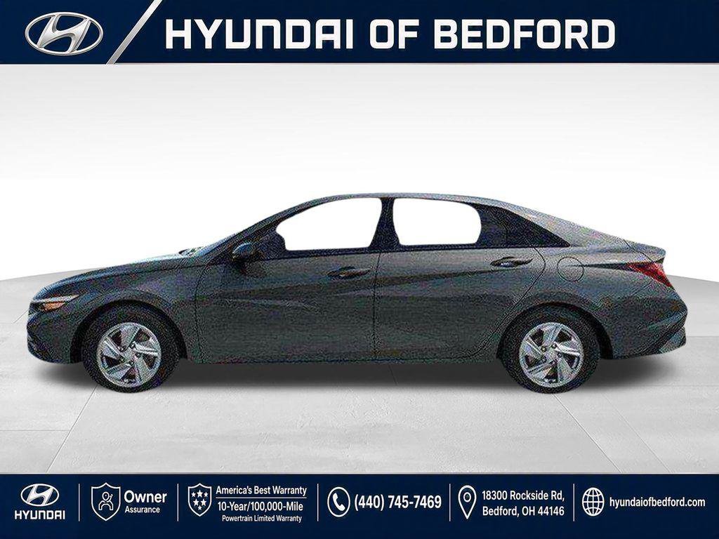New 2026 Hyundai Elantra SE FWD image 3