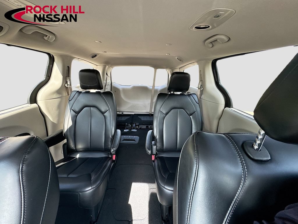 Used 2023 Chrysler Pacifica Touring-L FWD image 24