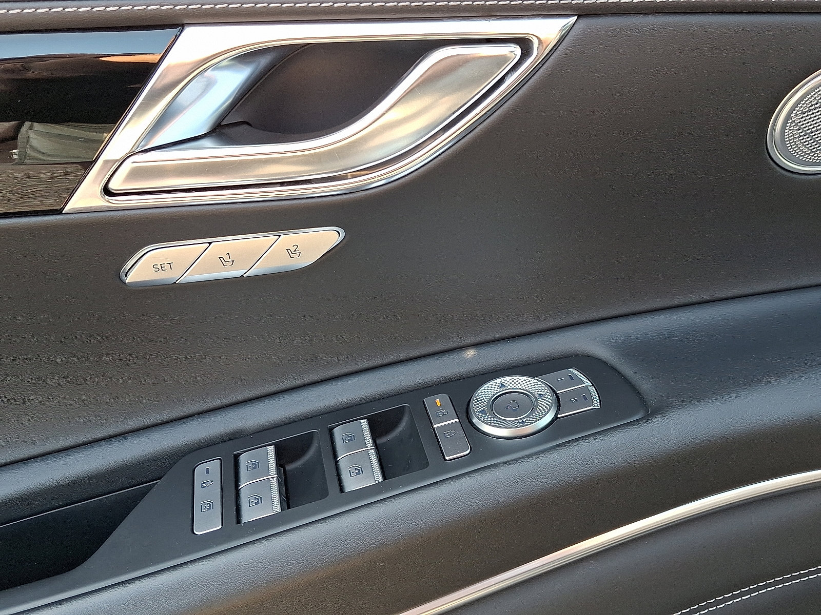 Used 2025 Genesis GV80 2.5T Standard image 12