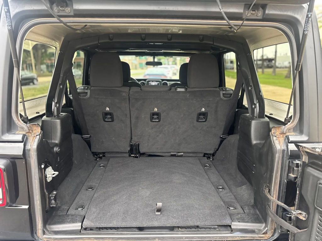 Used 2023 Jeep Wrangler Sport S image 17
