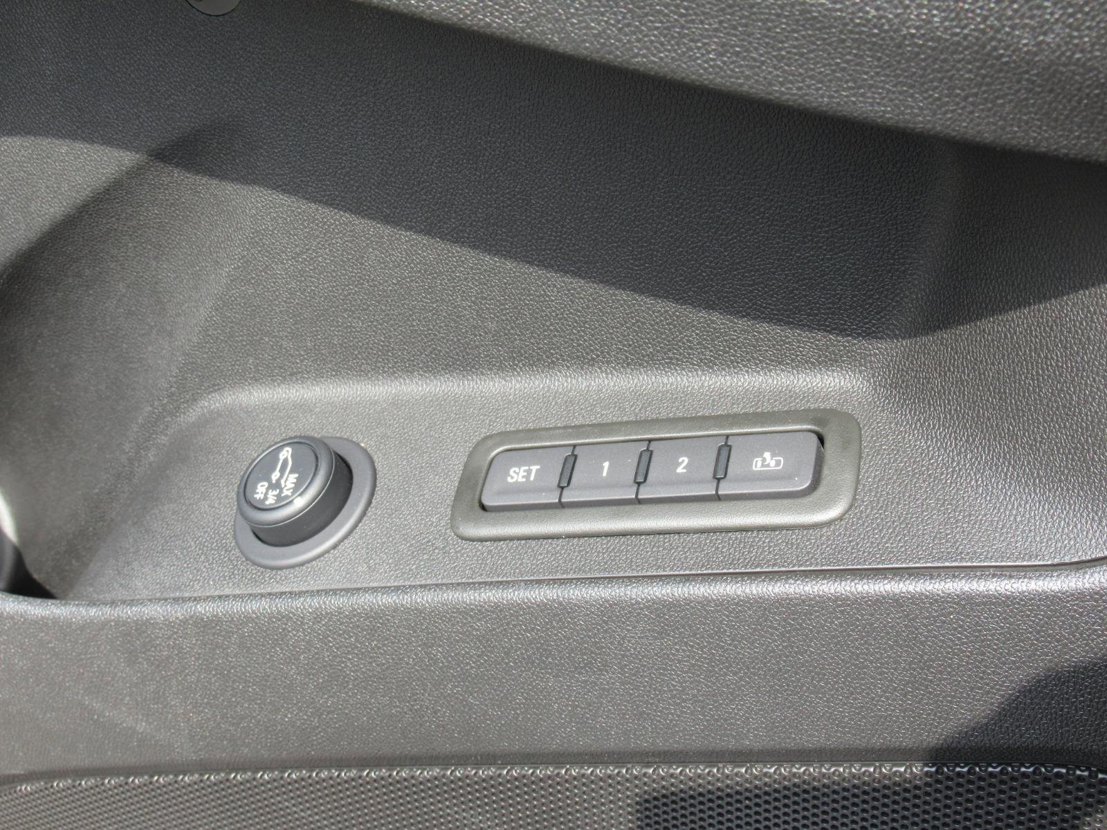 Used 2024 Chevrolet Equinox Premier FWD image 22