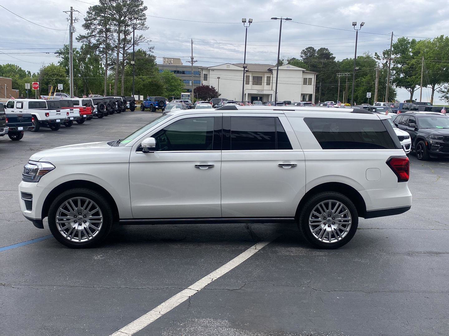 Used 2024 Ford Expedition Max Limited RWD image 8