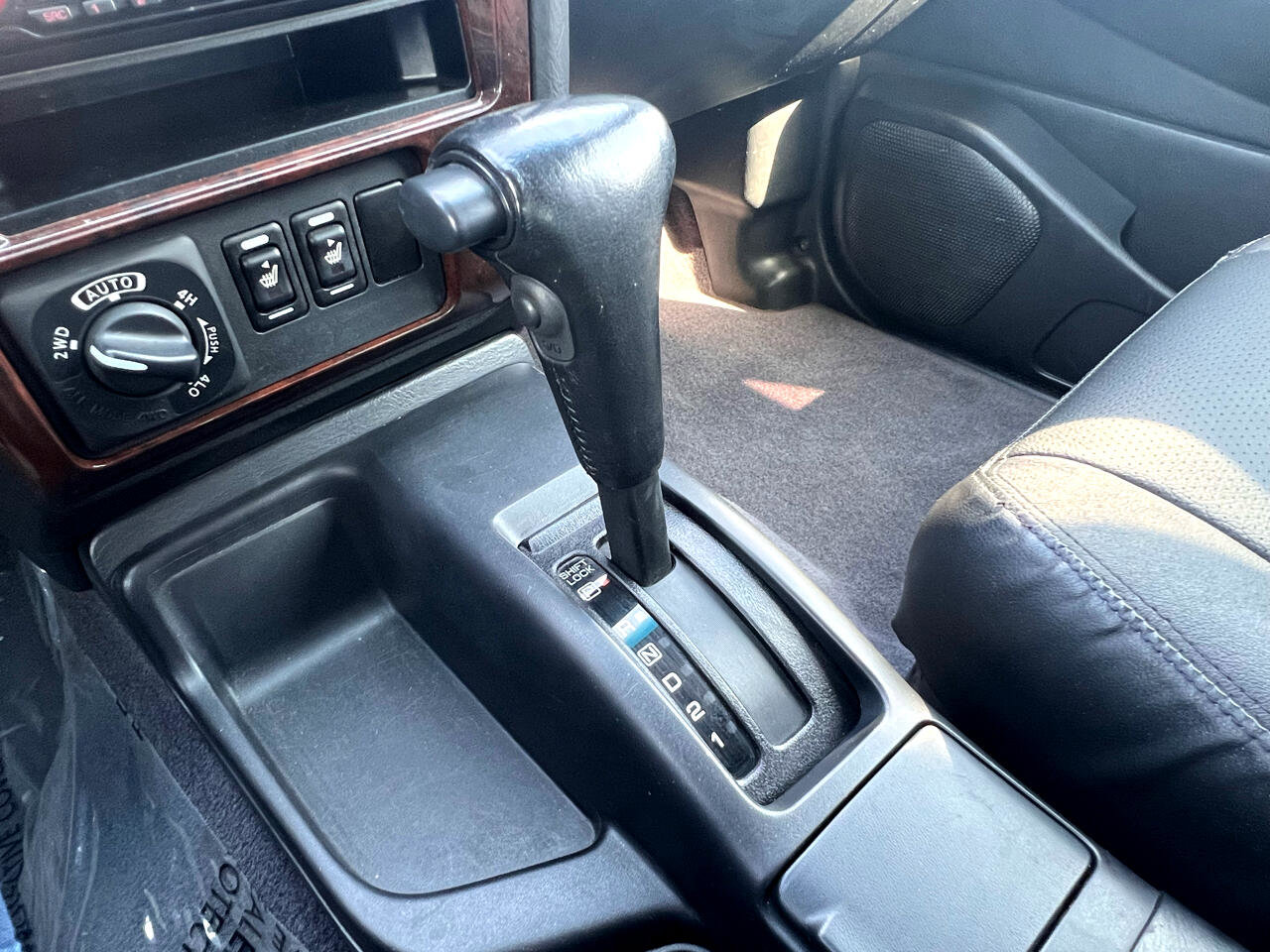 Used 2001 Nissan Pathfinder LE image 37