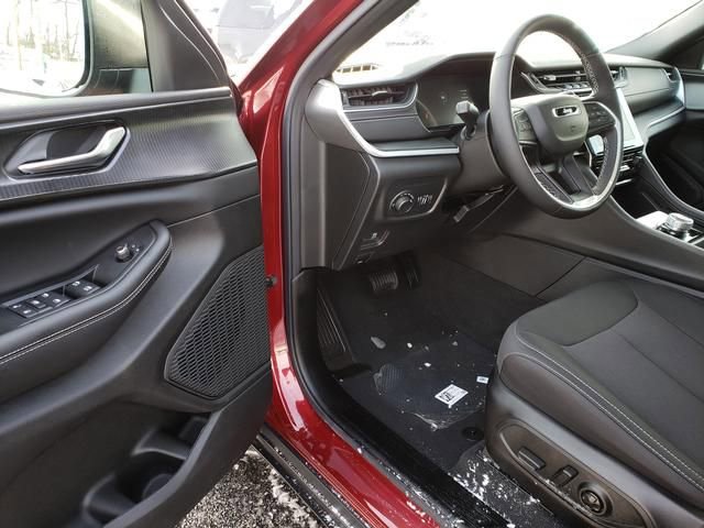 New 2025 Jeep Grand Cherokee L Laredo w/ Luxury Tech Group I image 6