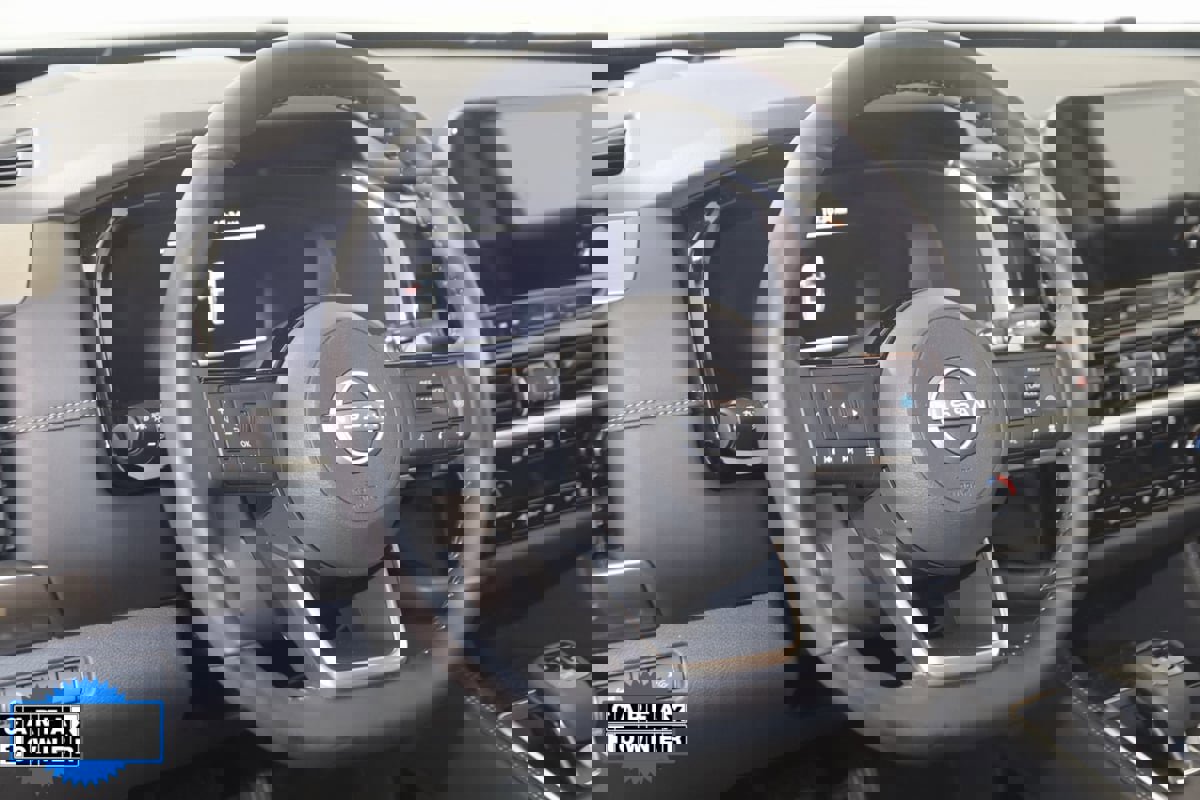 Used 2024 Nissan Pathfinder Platinum w/ Cargo Package image 6