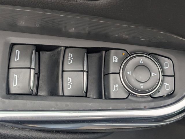 Used 2024 Cadillac XT4 Premium Luxury image 12