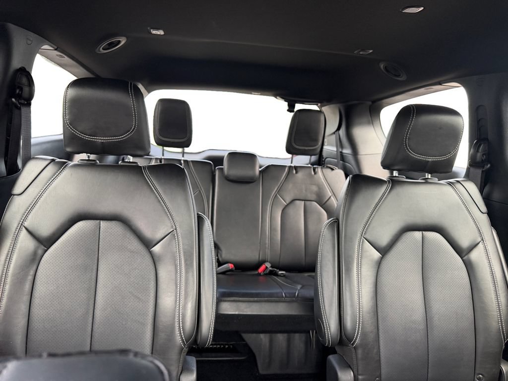 Used 2025 Chrysler Pacifica Select FWD image 13