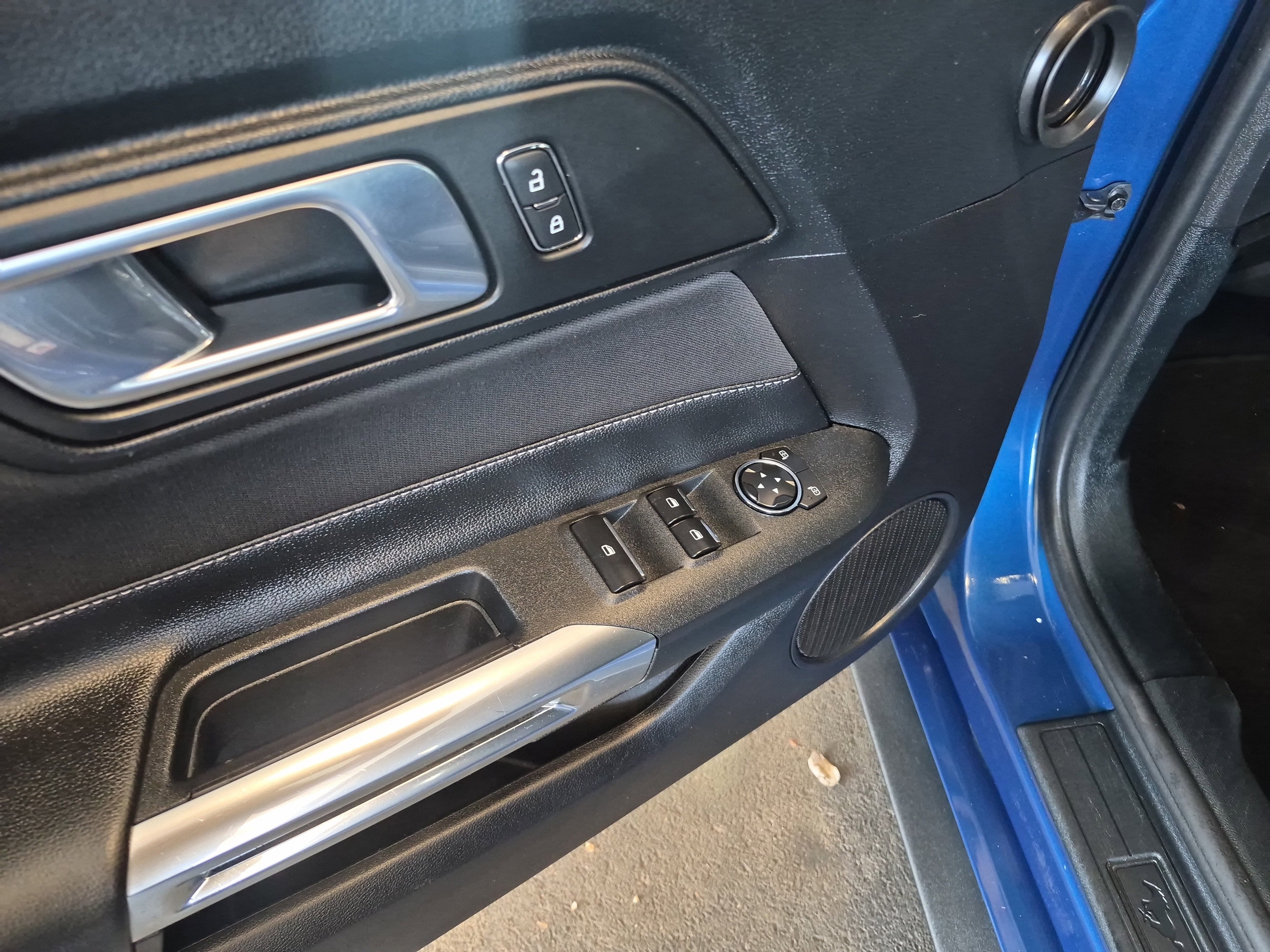 Used 2022 Ford Mustang EcoBoost image 10