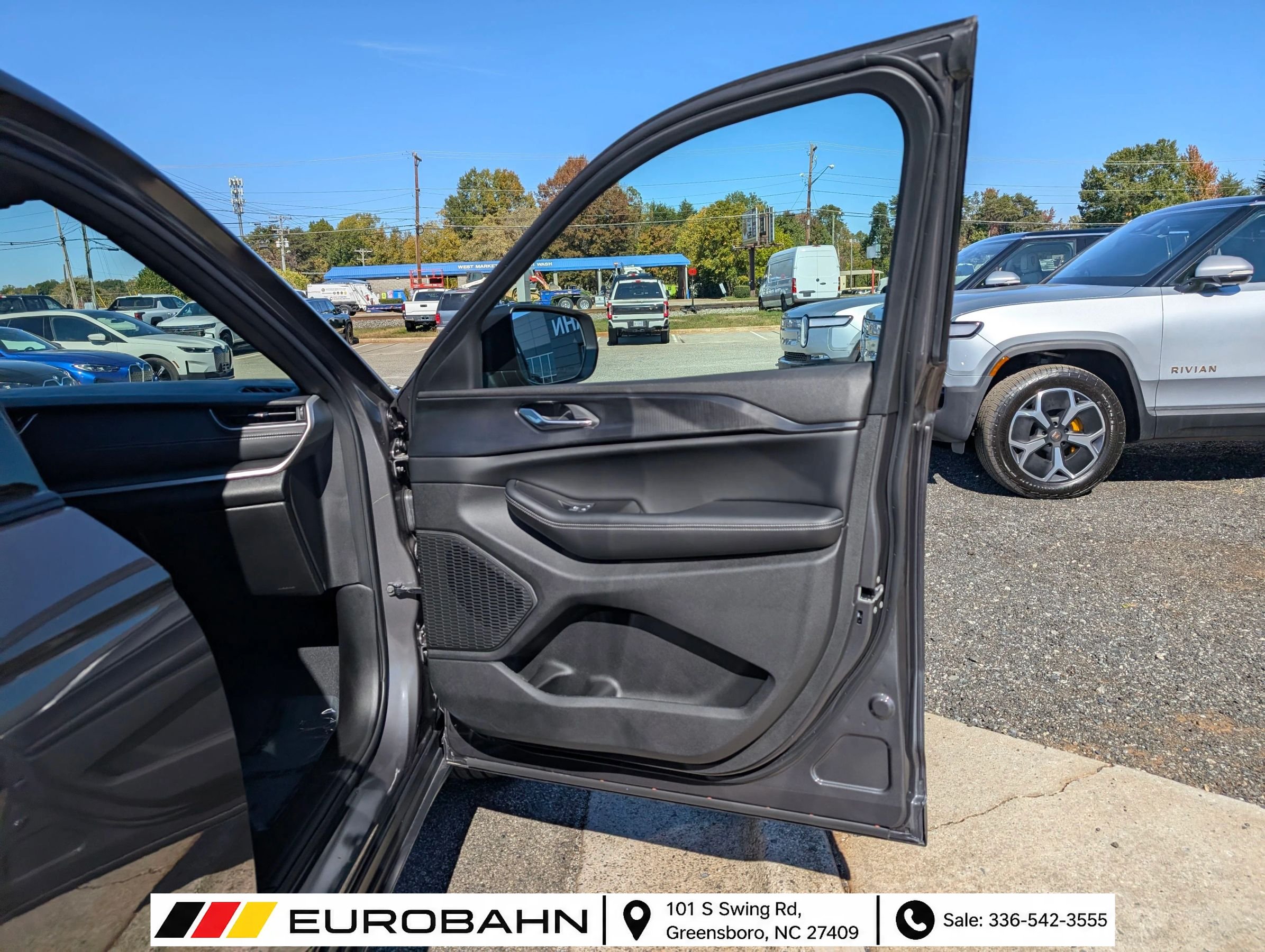 Used 2025 Jeep Grand Cherokee Laredo X AWD/4WD image 19