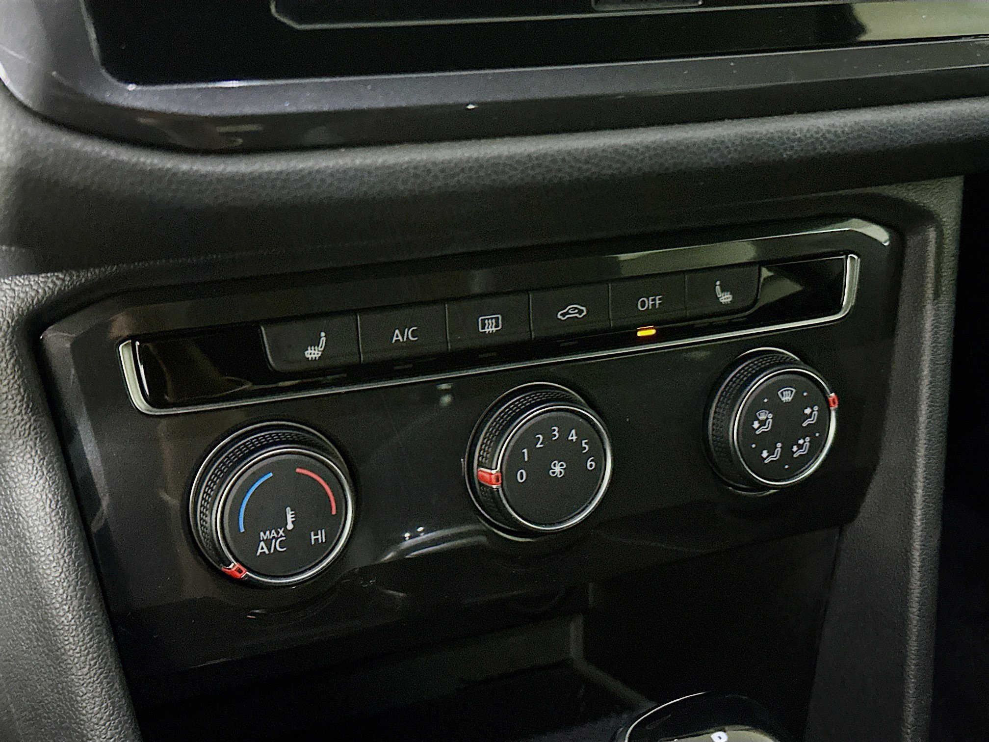 Used 2022 Volkswagen Tiguan S image 22