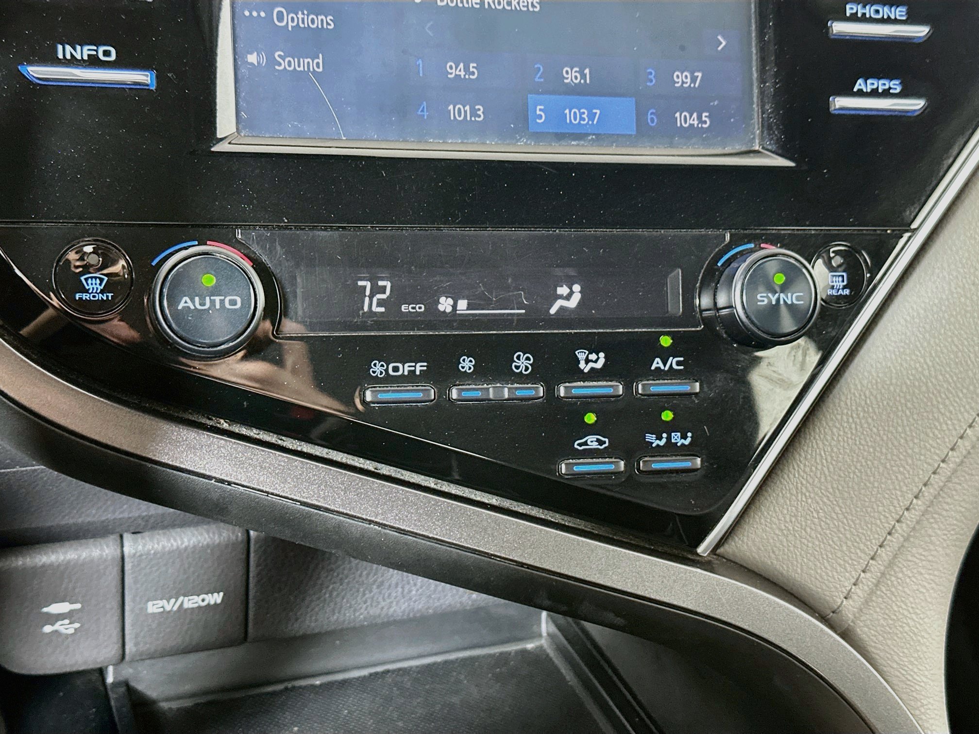 Used 2018 Toyota Camry LE FWD image 15