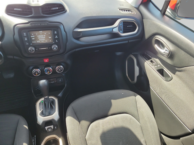 Used 2017 Jeep Renegade Latitude FWD image 14