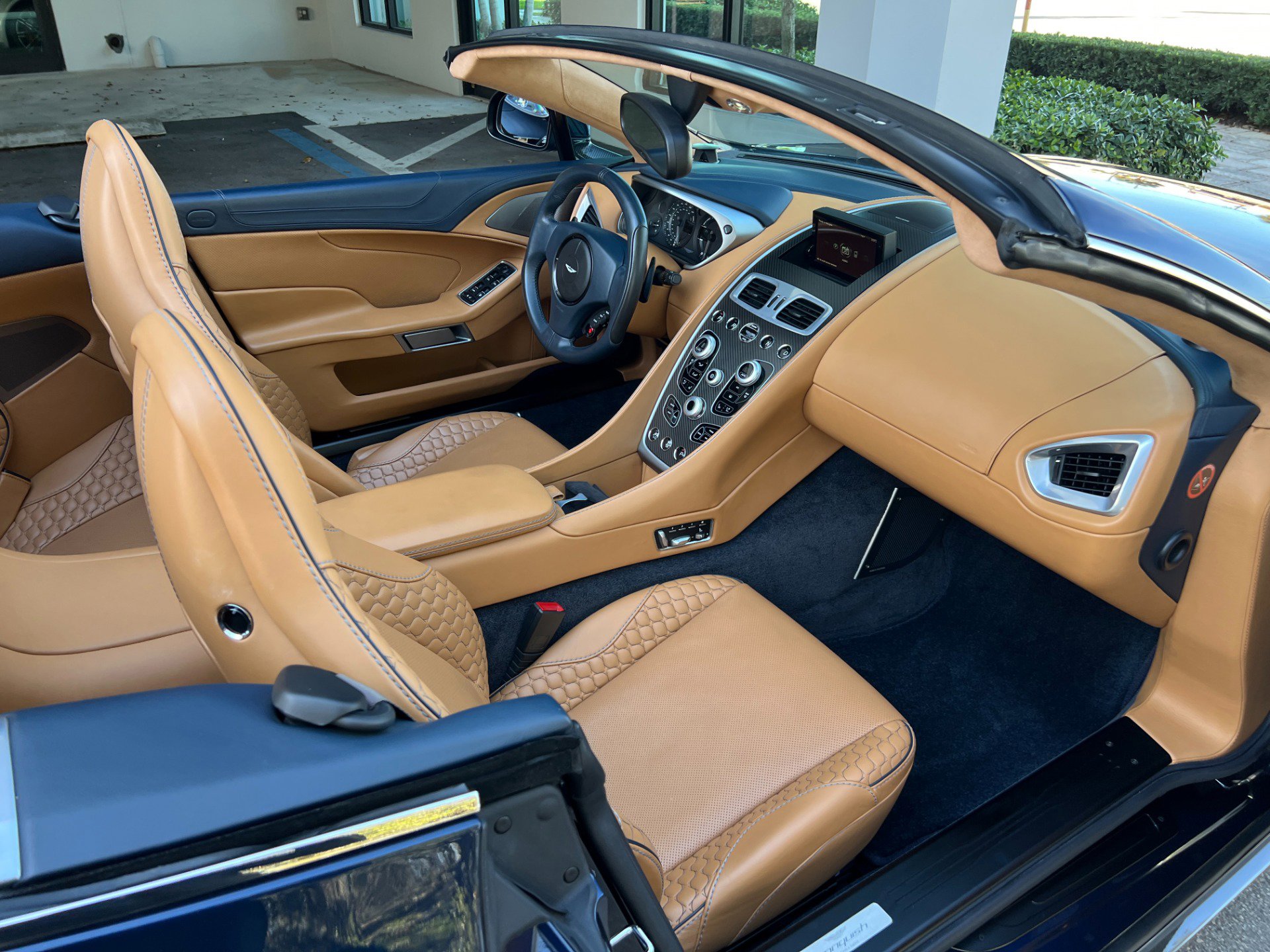Used 2014 Aston Martin Vanquish Volante image 37