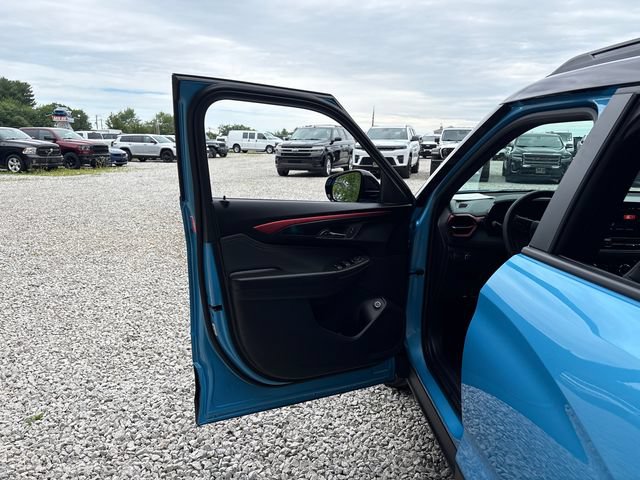 Used 2025 Chevrolet TrailBlazer RS w/ Convenience Package AWD/4WD image 21